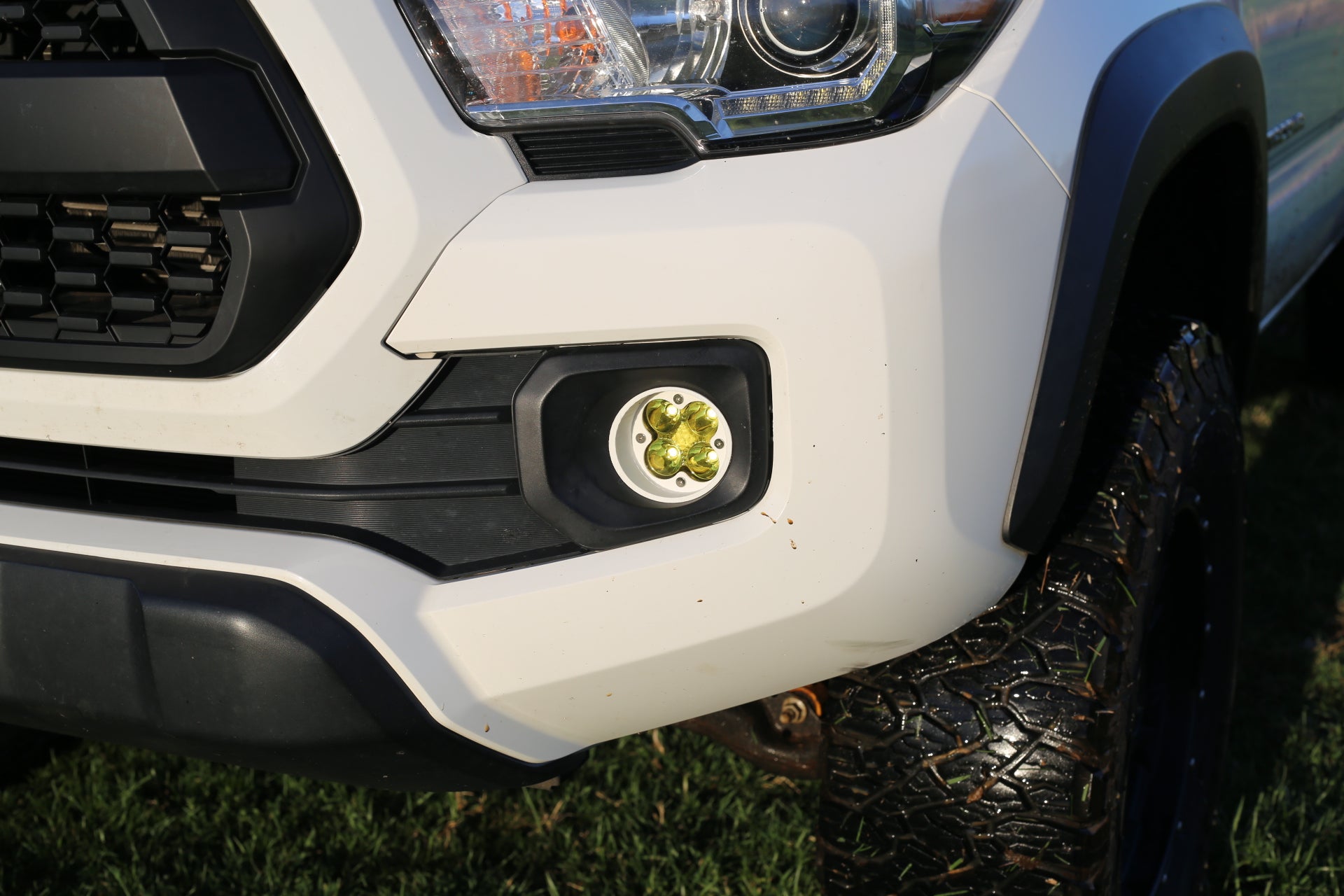 White/Amber Fog Light Kit 2016–2023 Toyota Tacoma